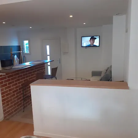 Dom wakacyjny Maison Natis A 400 Metres A Pieds De L'aeroport Tillé